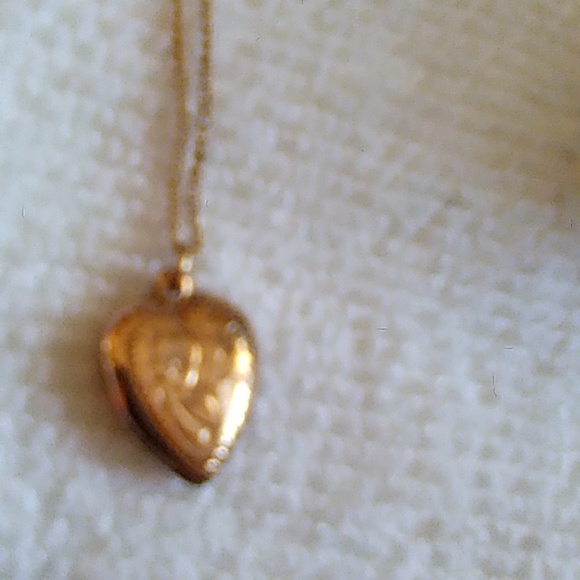 Childs Gold Plated Heart Shaped Locket - Picture 3 of 6